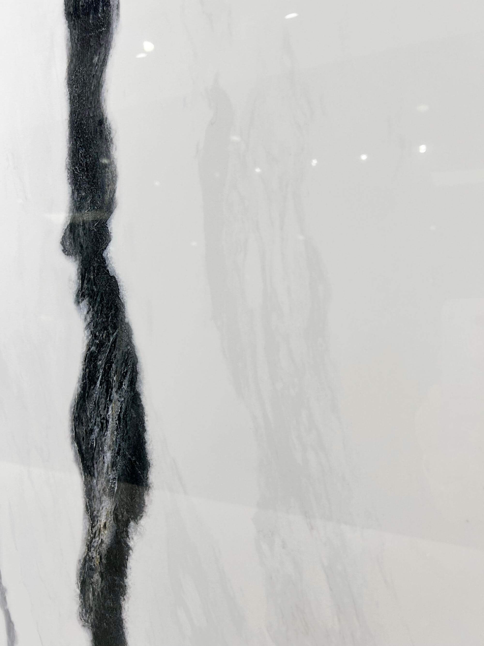 Panda_White_900X2700X9MM_Sintered_Stone_Big_Slab_Rock.jpg